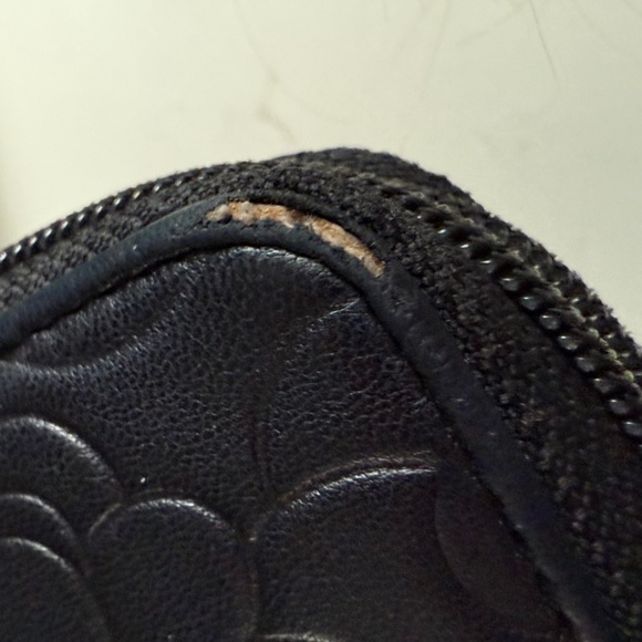 Chanel Camellia Zipper Wallet Bag Black - Picture 15 of 15